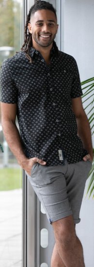 D555 Matlock Short Sleeve AOP Shirt With Hidden Button Down Black - Chemises - Chemises Grandes Tailles Hommes