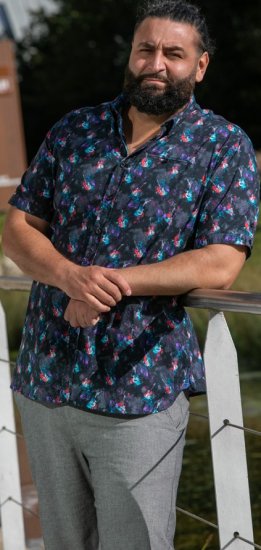 D555 Farnborough Short Sleeve Guitar AOP Shirt With Hidden Button Down Black - Chemises - Chemises Grandes Tailles Hommes