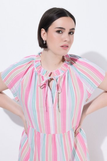 Ulla Popken 849969 Robe mi-longue rayée à volants Rose - Robes midi - Robes midi grande taille