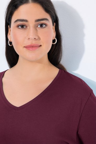Ulla Popken Back To Basics V-Neck Relaxed Fit Cotton Tee Dark Berry - T-shirts - T-shirts pour femme