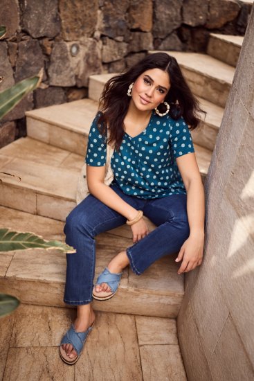 Ulla Popken Tile Print Short Sleeve Pleated Tee Teal - T-shirts imprimés pour femme - 